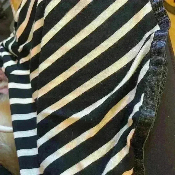 Stella & Dot black and white bell-sleeved top. Worn once! Size Medium. - Picture 6 of 6